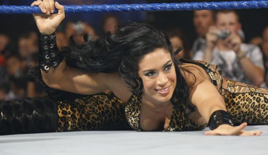 Melina Splits Her Way Into The Ring Geekxpop