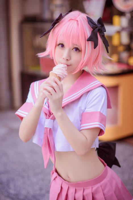 Astolfo-Pink-Seifuku-Cosplay-1-468×701 – geekXpop